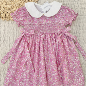 Vestido rosado flores para niña tipo smock