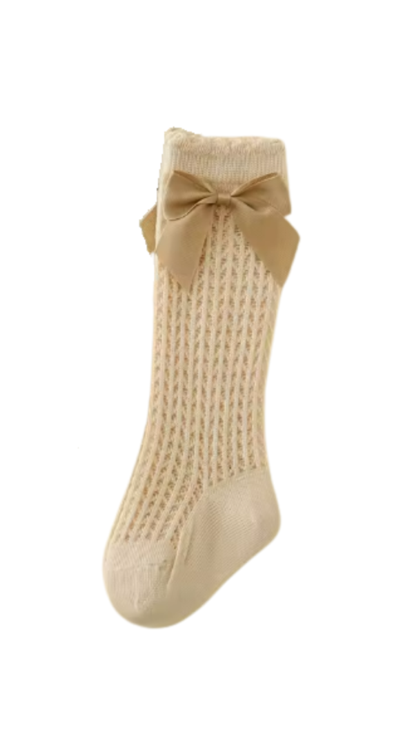 medias largas caladas con lazo beige
