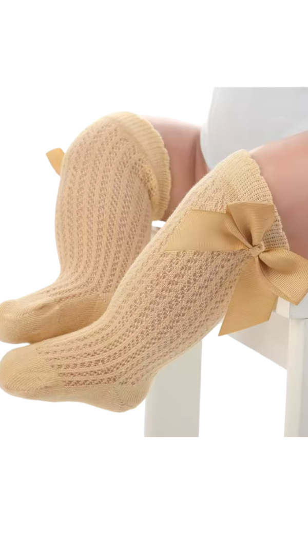 medias caladas largas beige camel con lazo